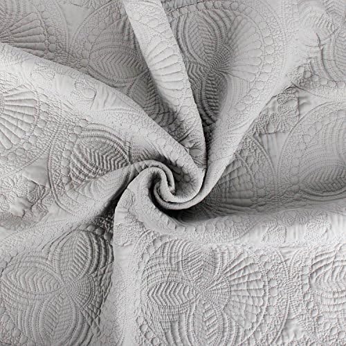 YIQIGO Baby Quilt 36x46inches Lightweight Embossed Cotton Blanket for All Seasons
