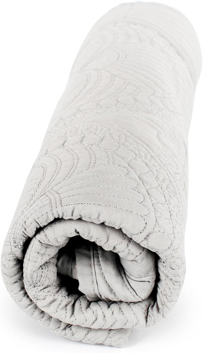 YIQIGO Baby Quilt 36x46inches Lightweight Embossed Cotton Blanket for All Seasons