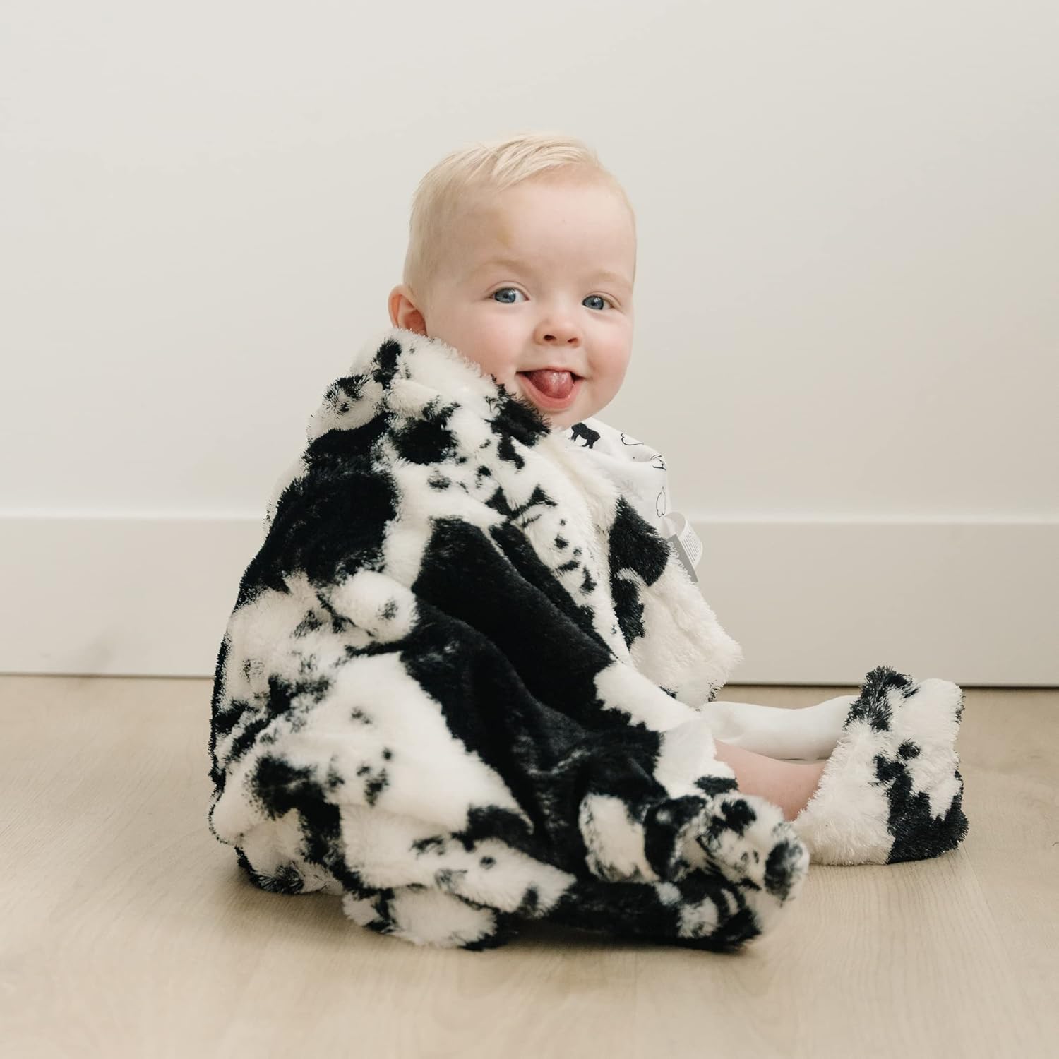 Trend Lab Cow Print Plush Baby Blanket 30x40 1