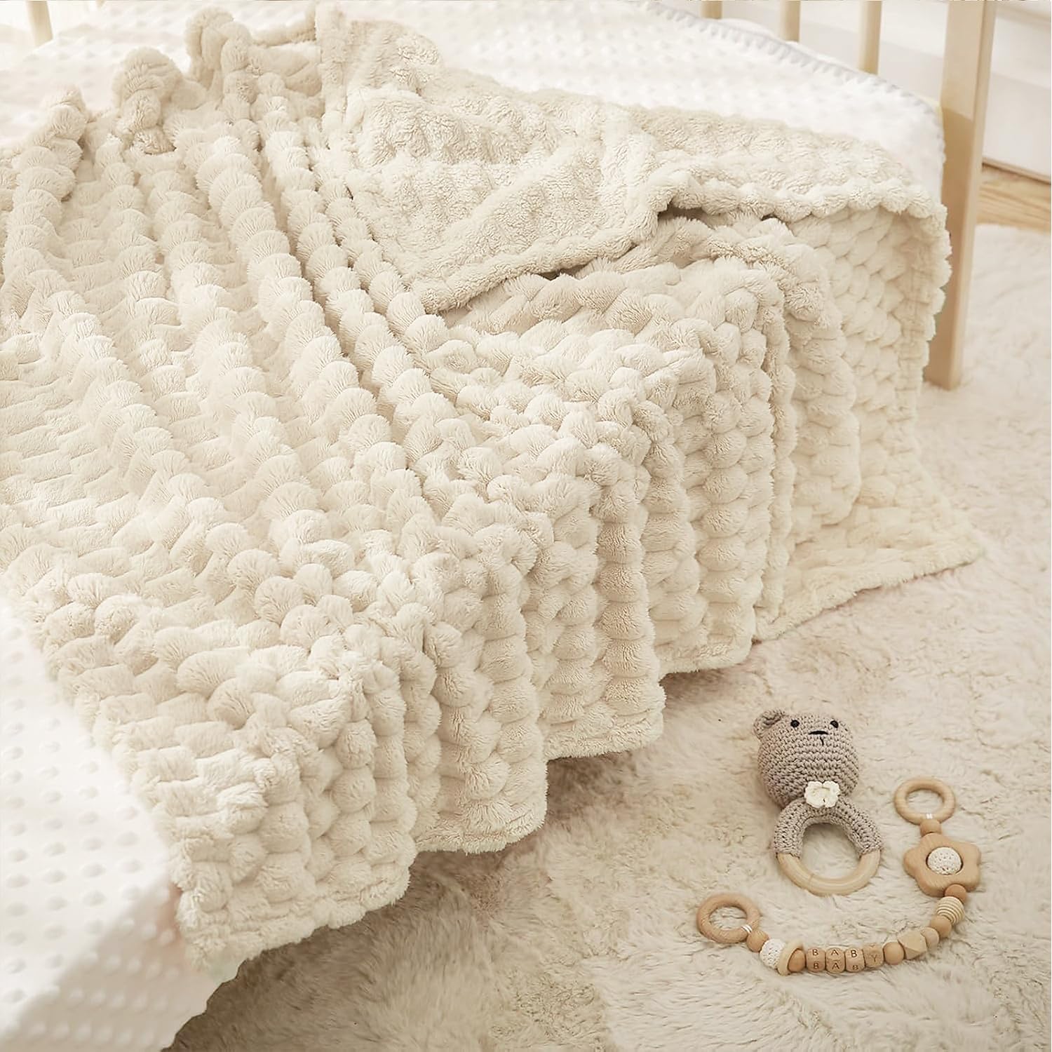 HOMRITAR Fluffy 3D Flannel Baby Blanket for All Seasons 1