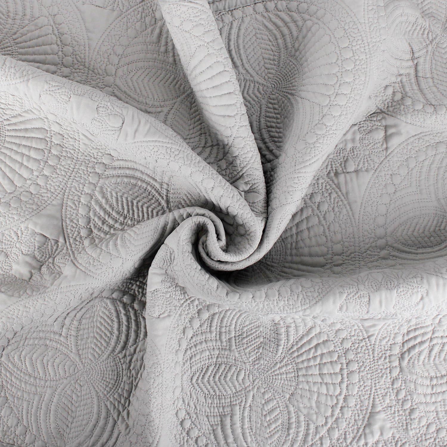 YIQIGO Baby Quilt 36x46inches Lightweight Embossed Cotton Blanket for All Seasons